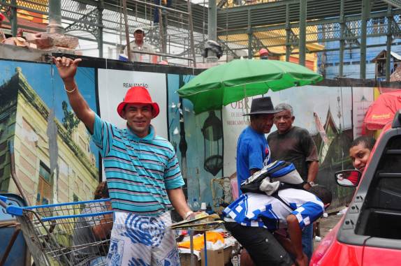 Ajudando a reformar o Mercado Municiapal, em Manaus - AM